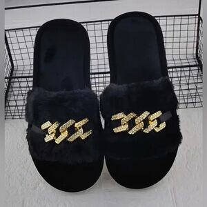 New Woman’s Black Furry Slippers Sz 9.5/10